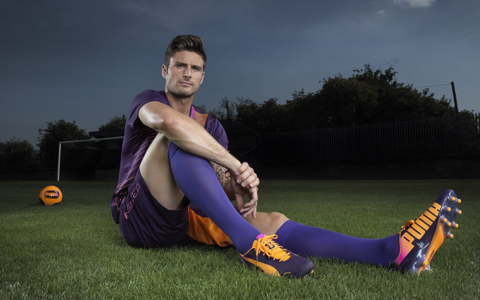 “球场大咖秀：明星球员的非凡绝技”，球星打比赛