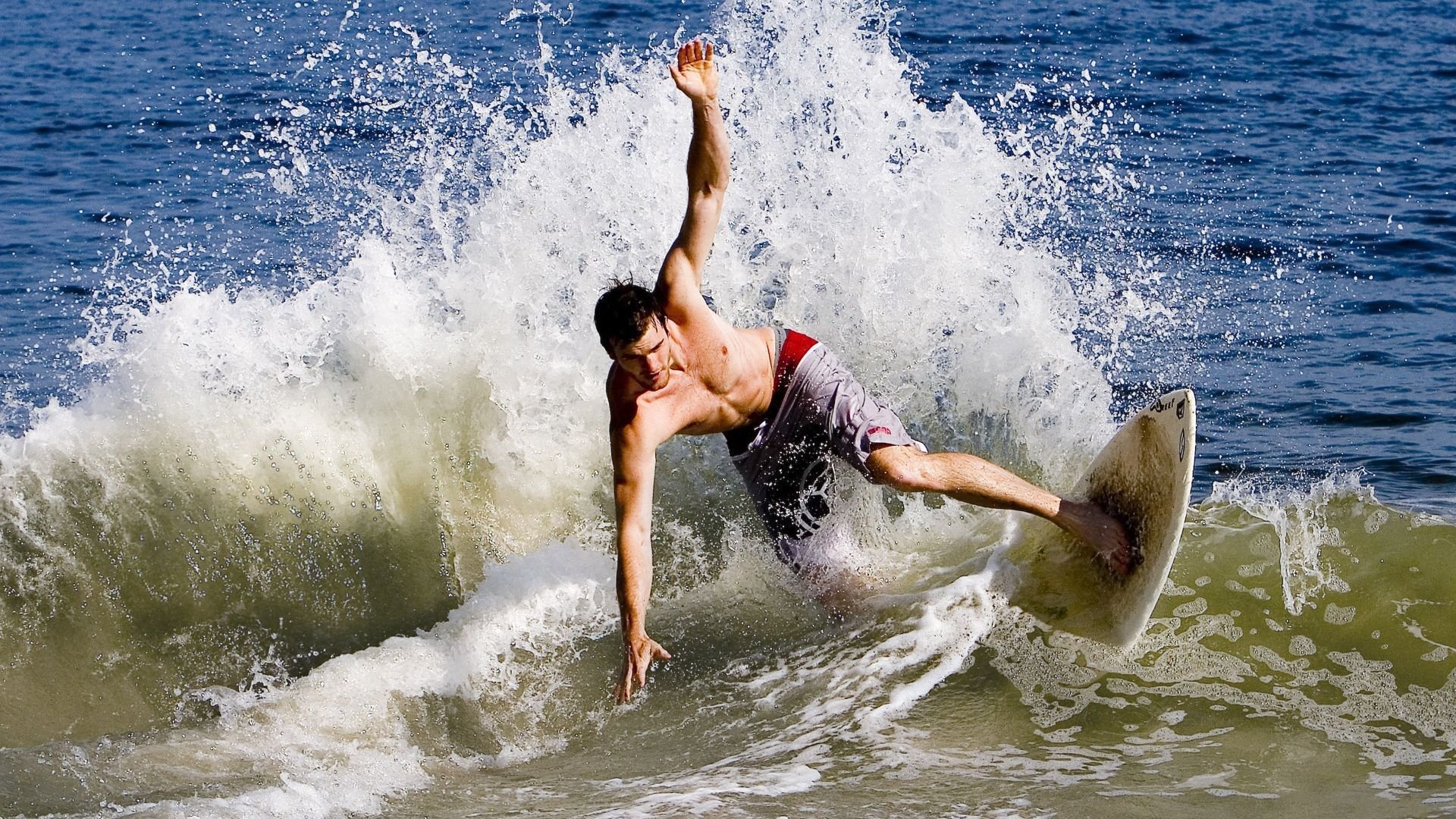 英超紧张激烈，精彩反击和精彩扑救轮番上映，英超 激烈